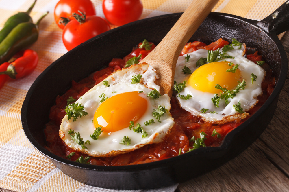 Mexican,Breakfast,Huevos,Rancheros:,Fried,Egg,With,Salsa,Closeup,In